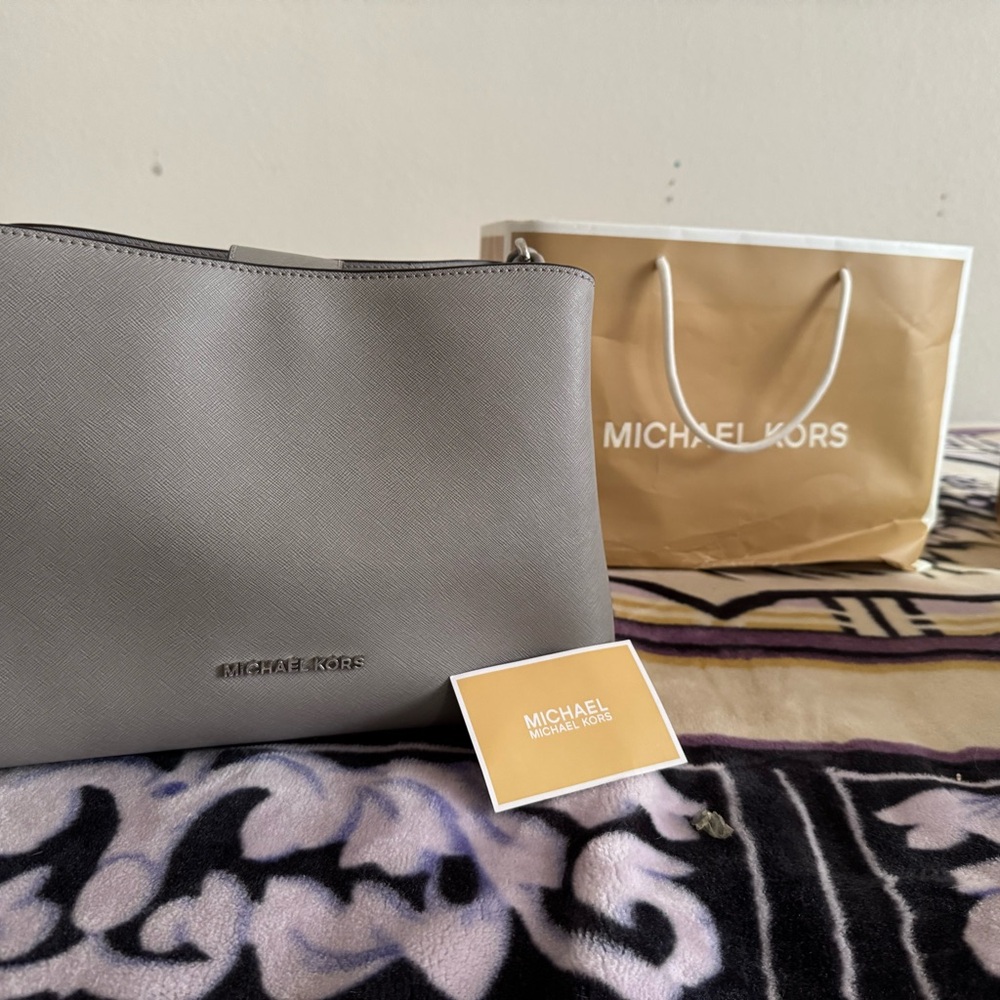 KORS Michael Kors Gray Key Card Holder Sleek Design